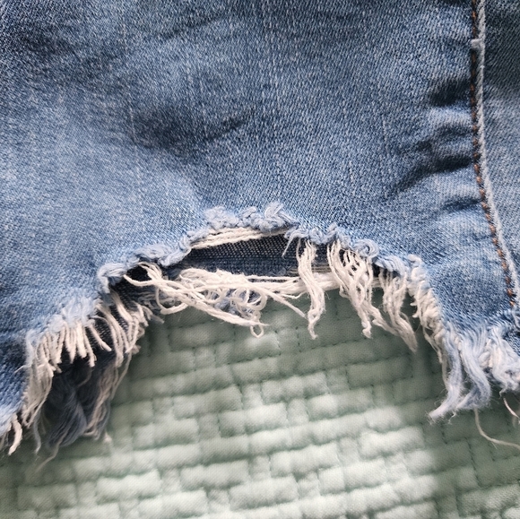 Kancan Button High Rise Fly Light wash Distressed Jeans Raw Hem Size 11/29 - Picture 3 of 12